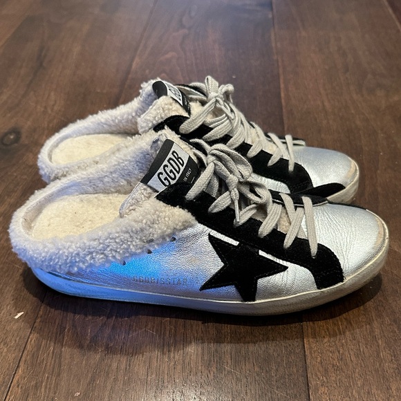 Golden Goose Super-Star Sabot in silver laminated leather with black star - Picture 3 of 10